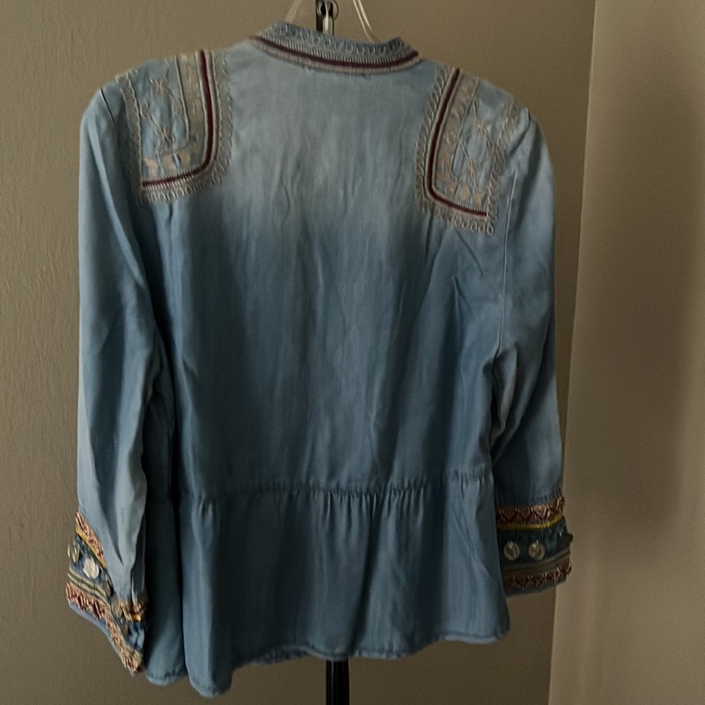 Chico’s Lightweight Denim Jacket Embroidered Size Medium - Picture 4 of 8